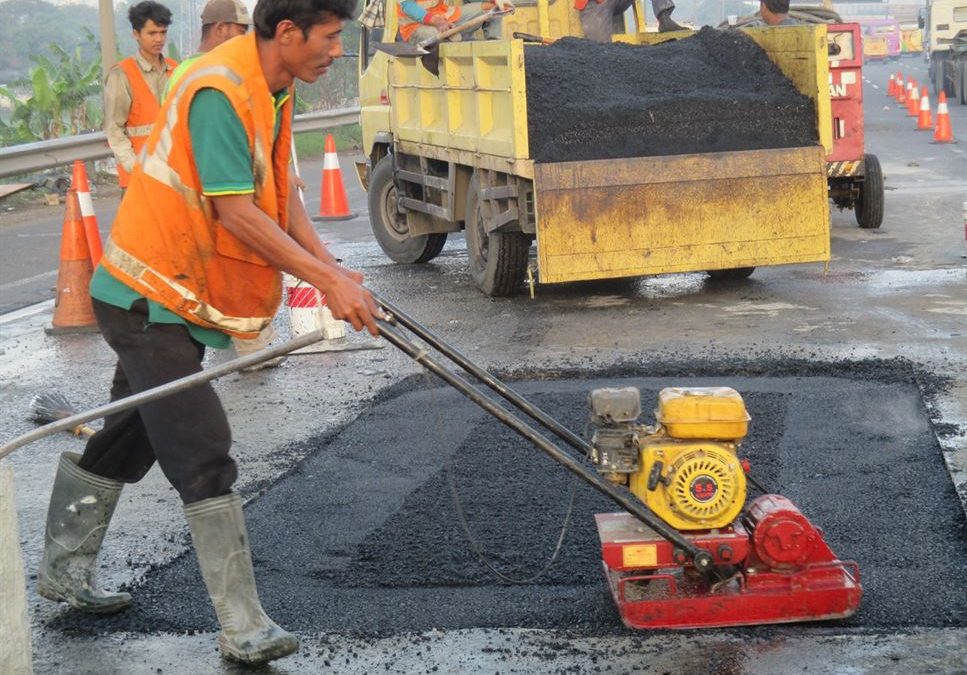 Rekonstruksi Rigid Pavement Tol Jakarta Cikampek Tahun 2016