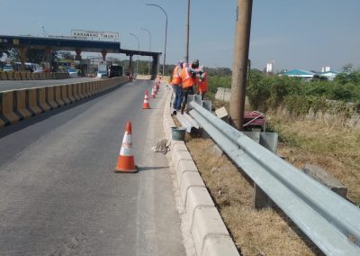 Pekerjaan Guard Rail Karawang Timur 2019